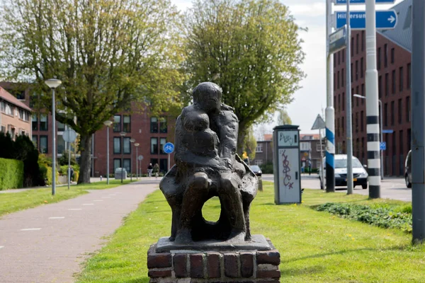 Socha Moeder Kind Weesp Nizozemsko 2021 — Stock fotografie