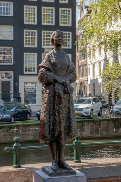 Estátua Vrouw Met Stola Amsterdã Holanda 2019 — Fotografia de Stock