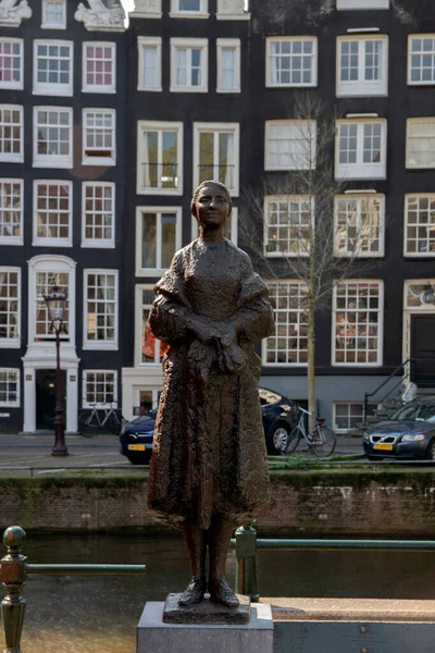 Estátua Vrouw Met Stola Amsterdã Holanda 2019 — Fotografia de Stock