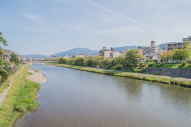 Kamo Nehri boyunca Kyoto Japonya 2015