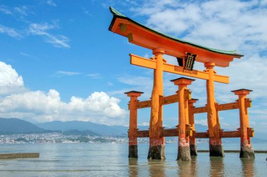 Itsukushima Tapınağı 'ndan Torii Miyajima Japonya 2016