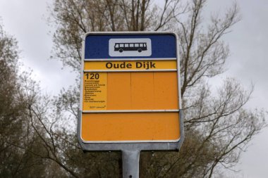 Abcoude 'deki otobüs durağı Oude Dijk Hollanda 12-10-2020