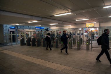 Hollanda 2019, Amsterdam 'daki Zuid İstasyonu' ndaki Gates 'i kontrol et.