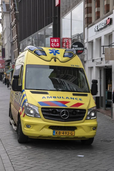 Close Ambulance Rokin Street Amsterdam Nizozemsko 2020 — Stock fotografie