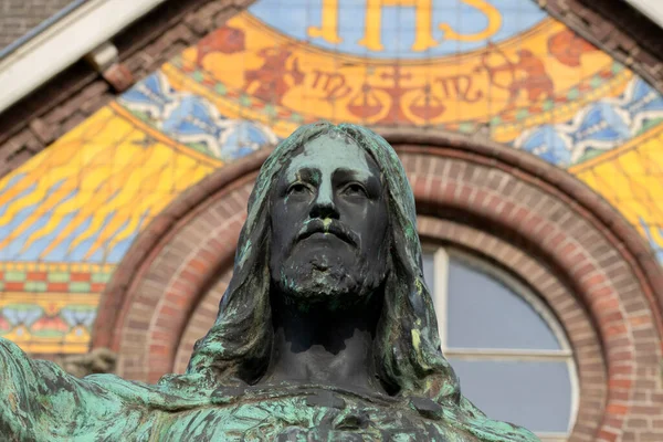 Großaufnahme Der Statue Eines Jesuskopfes Vor Einer Kirche Diemen Niederlande — Stockfoto