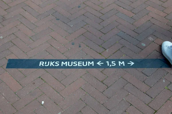 Держите Дистанцию Полу Музее Рейхстага Амстердаме Нидерланды 2020 — стоковое фото