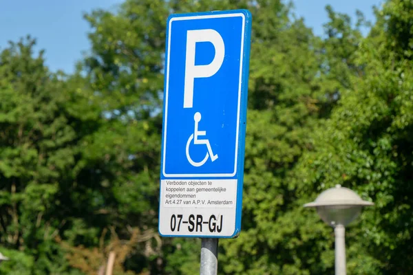 2013 Parking Sign Handicapped Amsterdam 네덜란드 2020 — 스톡 사진