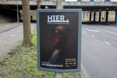 Amsterdam 'daki yeni Rembrandthuis sergisiyle ilgili afiş. Hollanda 2020.