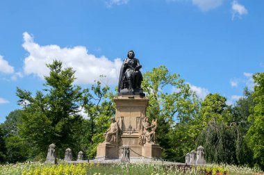 Hollanda, Amsterdam 'daki Vondelpark Parkı' nda Vondelmonument Heykeli