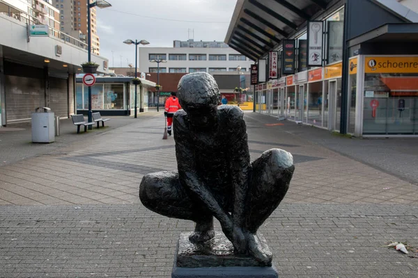 Statue Hurkende Jongen Amsterdam Netherlands 2020 — Stock Photo, Image