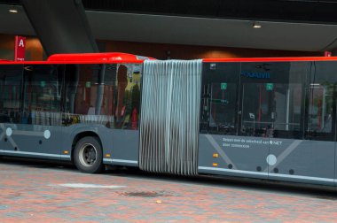 Otobüs 300 Amsterdam 'daki Bijlmer Otobüs İstasyonu Hollanda 2019