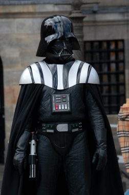 Amsterdam Baraj Meydanı 'ndaki Darth Vader Heykeli Hollanda 2019 Yaşayan Darth Vader Heykeli Amsterdam Baraj Meydanı 2019