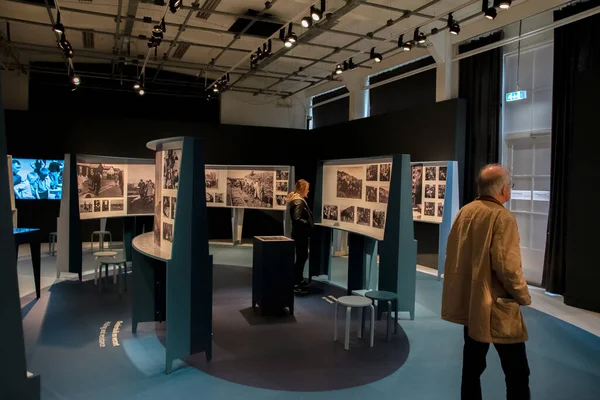 Exposición Fotográfica Museo Del Holocausto Ámsterdam 2019Exposición Fotográfica Museo Del — Foto de Stock