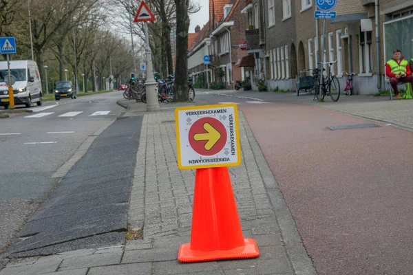 Amsterdam 'daki Okul Çocukları İçin Bisiklet Trafik Sınavı için İmza, Hollanda 2019 Amsterdam' daki Okul Çocukları İçin Bisiklet Trafik Sınavı 2019