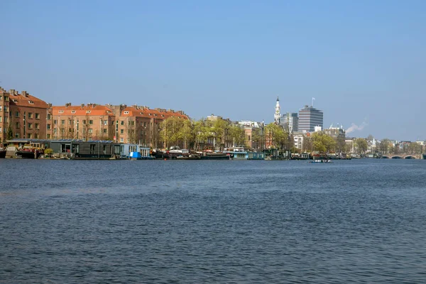Дома Вдоль Реки Амстел Амстердаме Нидерланды 2019 — стоковое фото