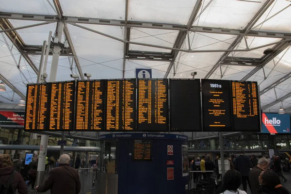 Timetable Piccadilly Station Manchester England 2019 — Stock Photo, Image