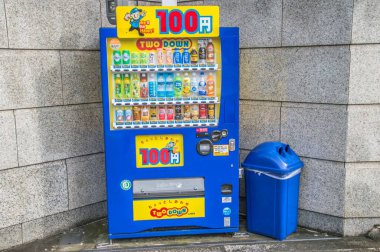 Kyoto Japonya 'da 100 Yen Japon Otomat Makinesi 2015