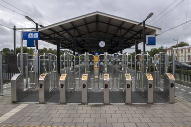 Bilthoven, Hollanda 7-10-2020 tren istasyonunu kontrol edin.