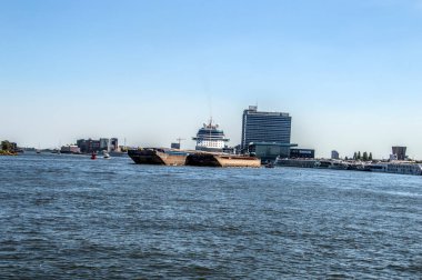 Amsterdam 'daki IJ' de Görünüm Hollanda 2018