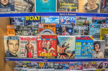 Hollanda 2018 'de Amsterdam' da Bir Dükkanda Dergiler
