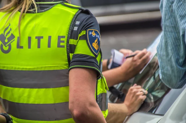 Police Woman Assisting Accident Filling Papers Amsterdam Netherlands 2018 — стокове фото