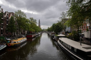 Amsterdam 'daki Prinsensluis Köprüsünden Görünüm Hollanda 2-9-2021