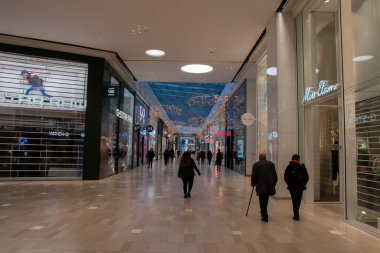 Hoog Catharijne 'deki Kapalı Dükkanlar Utrecht' teki Alışveriş Merkezi 27-12-2019