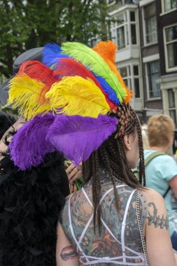 Amsterdam 'da güzel bir bayanın sırtında dövme var Hollanda 3-8-2019