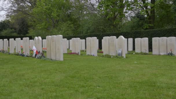 Graves Commonwealth War Graves Nieuwe Ooster Graveyard Amsterdam Netherlands 2020 — Stockvideo