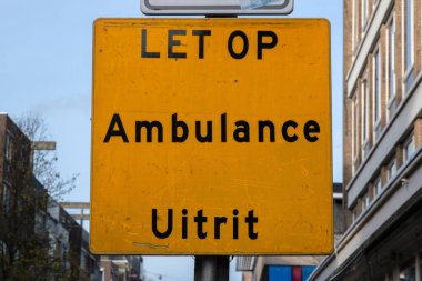 Hollanda 7-12-2021 Amsterdam 'da Genel Uyarı İşareti Ambulansı Çıktı
