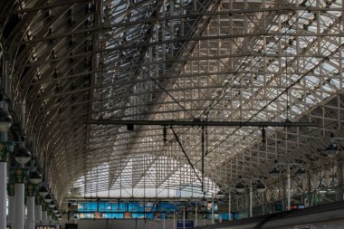 Manchester İngiltere 'deki Piccadilly Tren İstasyonunun Çatısı 8-12-2019