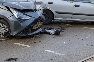 Hollanda 7-12-2021 Amsterdam 'da bir araba kazasının yan görüntüsü