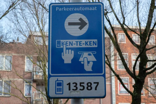 Amsterdam 'da Ücretli Otopark İşareti. Hollanda 7-12-2021