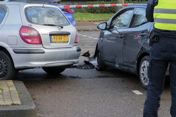 Poliziotto Che Guarda Incidente Auto Amsterdam Paesi Bassi 2021 — Foto Stock