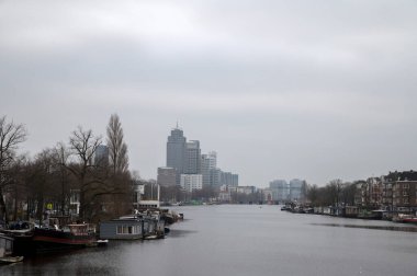 Amsterdam 'daki Nieuwe Amstelbrug Köprüsünden Görüntü 26-1-2022