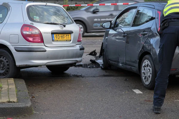 Dois Carros Caíram Sobre Outro Amsterdã Países Baixos 2021 — Fotografia de Stock