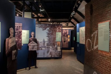 Amsterdam 'daki Direniş Müzesi' ndeki Sergi Odası Hollanda 30-8-2021