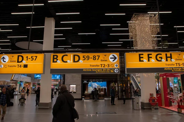 Κατεύθυνση Sign Schiphol Airport Ολλανδία 2019 — Φωτογραφία Αρχείου