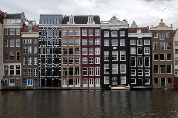Old Historical Houses Canal Damrak Amsterdam Netherlands 2021 — Stock Photo, Image