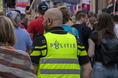 Amsterdam 'da Polis Teşkilatı 21-8-2021 Gösterisinde