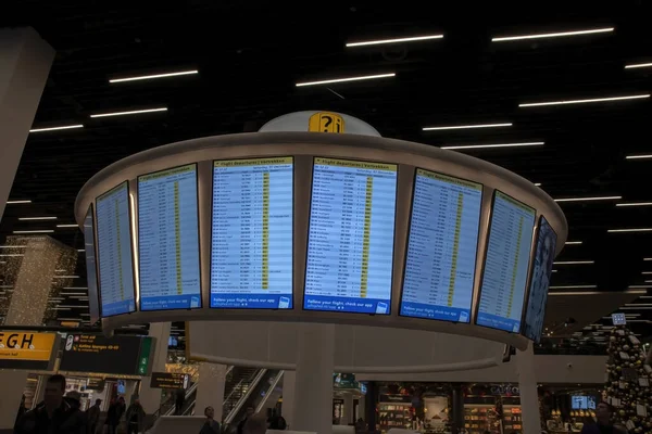 Menetrend Képernyő Schiphol Repülőtéren Hollandia 2019 — Stock Fotó