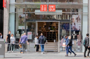 Amsterdam 'daki Uniqlo Moda Mağazası 28-8-2021