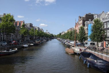 Amsterdam 'daki Walenweeshuissluis Köprüsü 23-8-2021