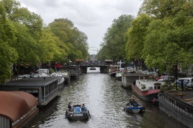 Amsterdam 'daki De Duifbrug Köprüsü' nden Hollanda 2-9-2021
