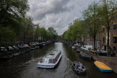 Amsterdam 'da Hendrick Jacobsz Staetsbrug' a bakın Hollanda 20-8-2021