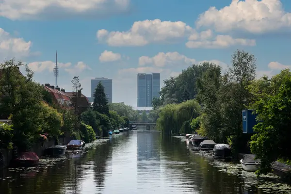 Widok Mostu Kindertjesbrug Amsterdamie Holandia 2021 — Zdjęcie stockowe