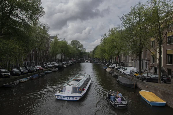 Amsterdam 'da Hendrick Jacobsz Staetsbrug' a bakın Hollanda 20-8-2021