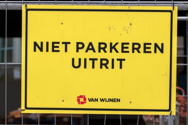 Amsterdam 'daki Van Wijnen şirketinin çıkışı yüzünden park etmeyin. Hollanda 28-1-2022