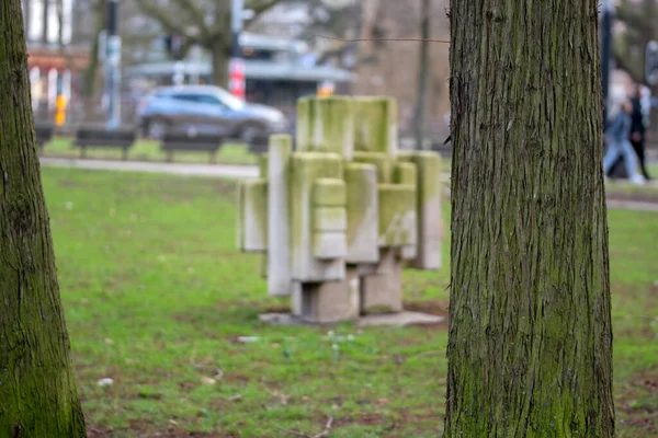 Alberi Davanti Statua Horizontale Compositie Amsterdam Paesi Bassi 2022 — Foto Stock