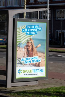 Billboard Otobüs Durağı Spoedtest. Amsterdam 'da. Hollanda 14-2-2022
